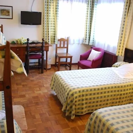 Adsera Hotell